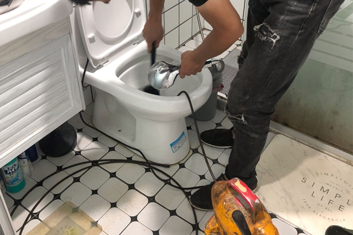 武定马桶堵塞自己疏通还是找师傅？专业上门服务让你省时更省心